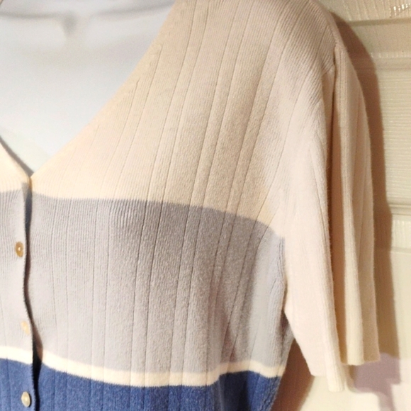 Yarnworks light button up sweater - Picture 3 of 10